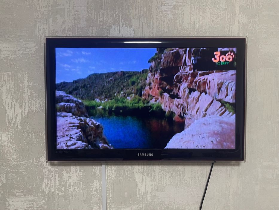 LED телевізор Samsung 37" Full HD (Ultra Slim)