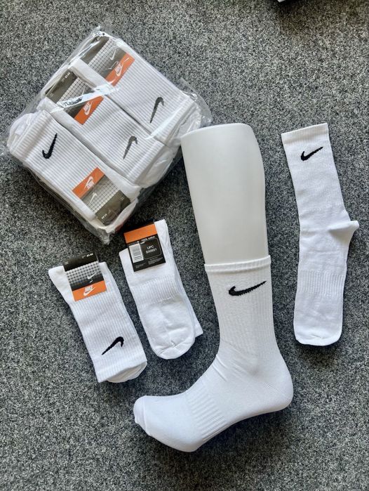 Biale wysokie skarpetki nike