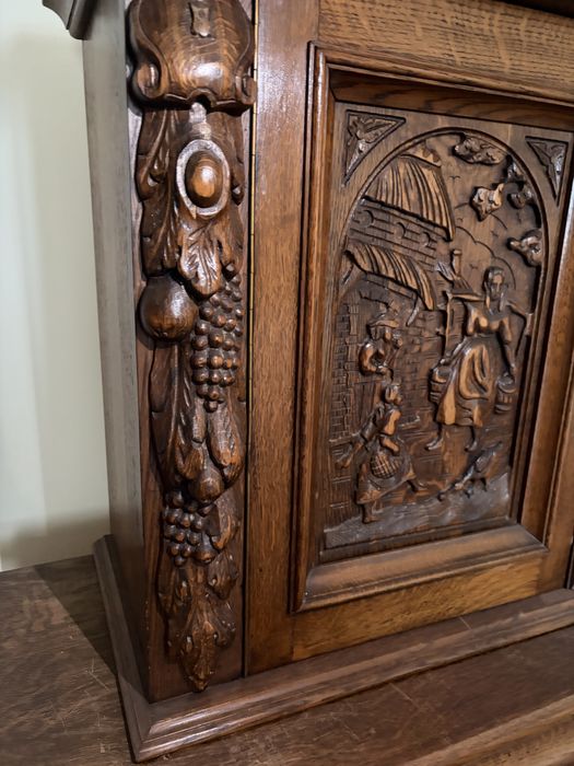 Антикварний буфет