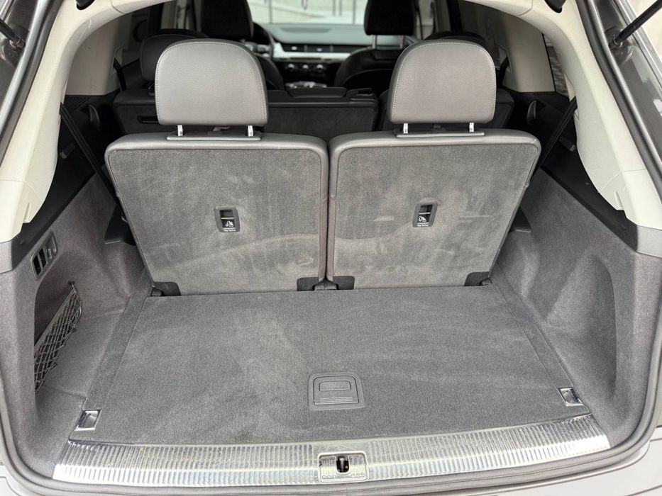 Ауді Q7 2019 рік