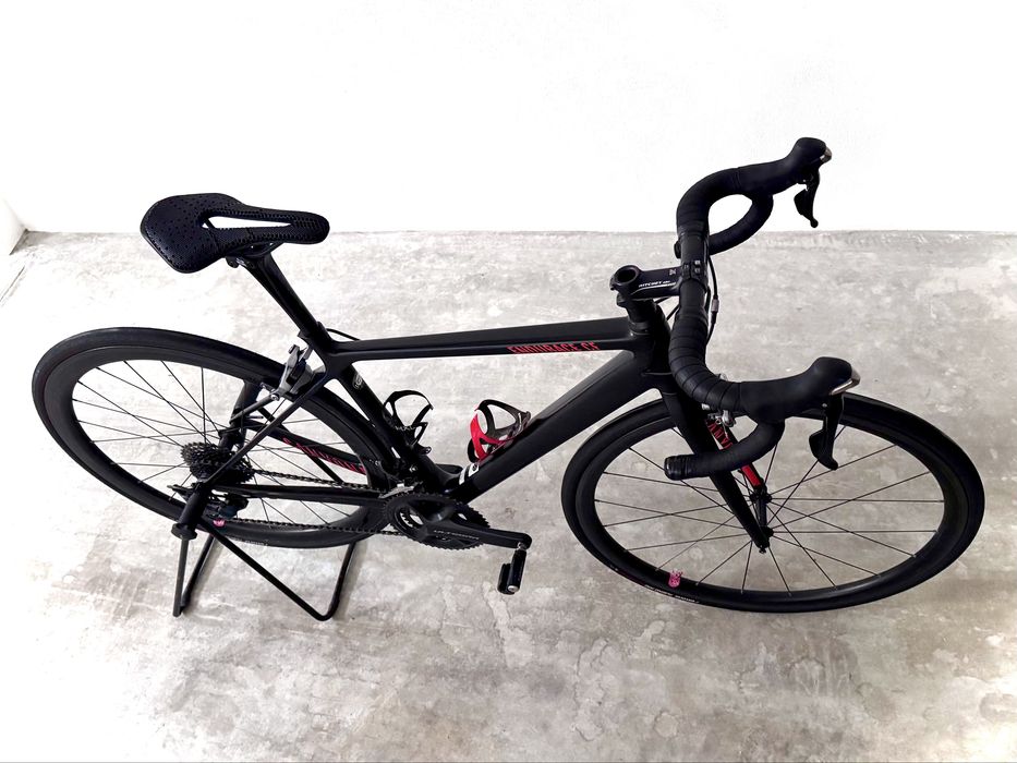 Canyon Endurace CF 9.0 com potenciometro e rodas de carbono