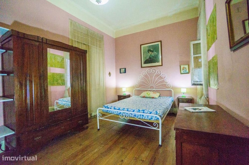 Quarto - localizado em Entrecampos Lisbon