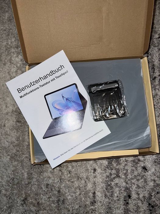 Новий чохол-клавіатура з трекпадом для iPad (Bluetooth)