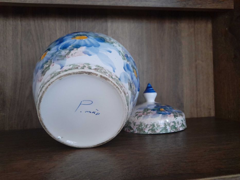 Pote decorativo pintado à mão
