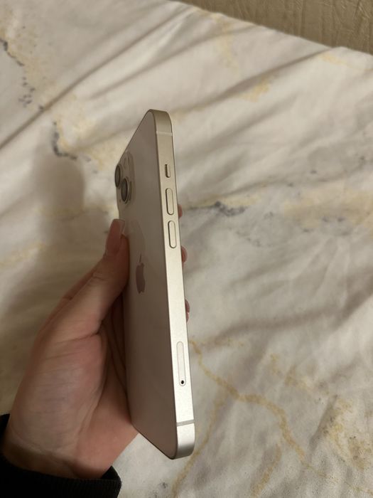 Телефон iPhone 13