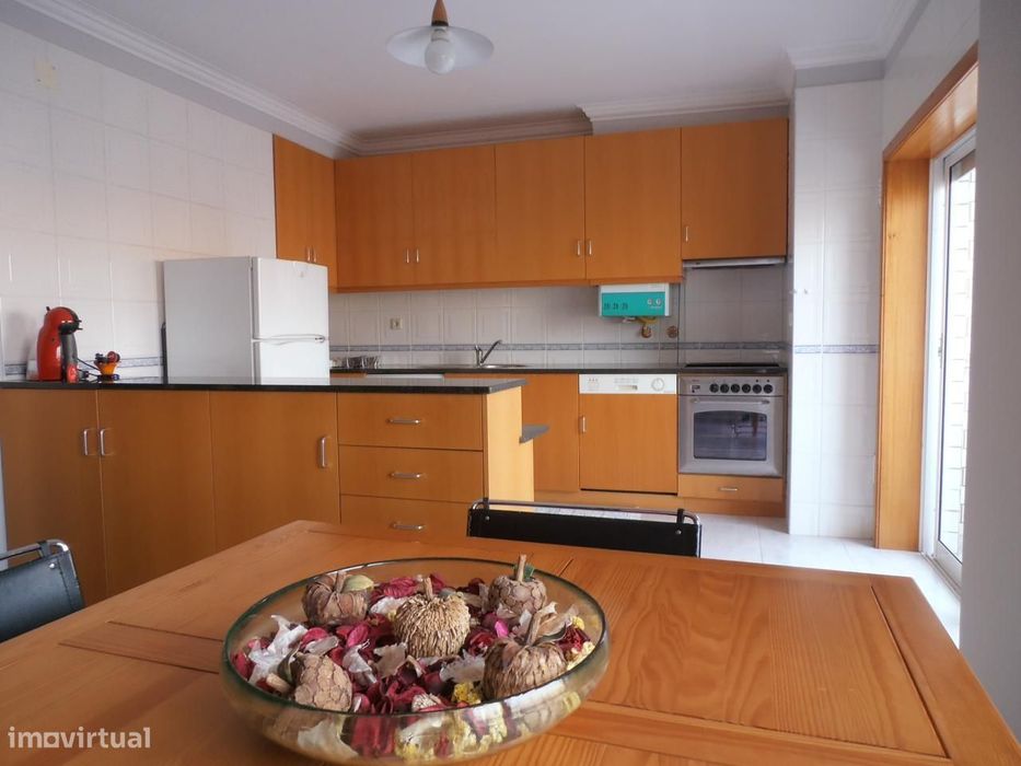 Apartamento T1+1 - Amorosa / Viana