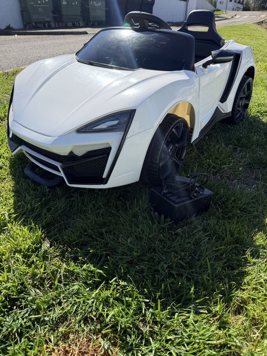 Carro elétrico criança