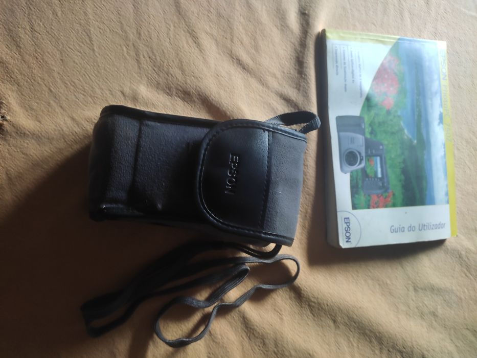 Câmara fotográfica Epson,antiga,a trabalhar normalmente.