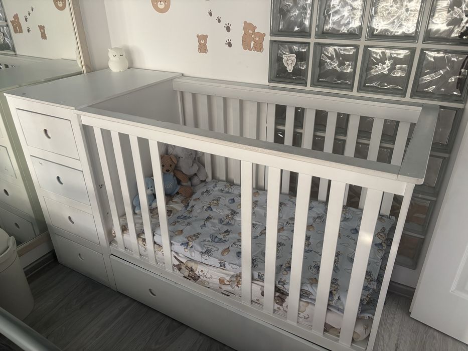 Łóżeczko dzieciece z szafka