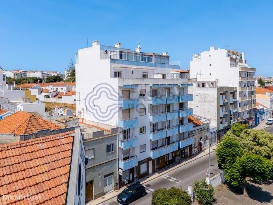 T3 Apartment for Sale in Portimão, Located in the Riverside Area