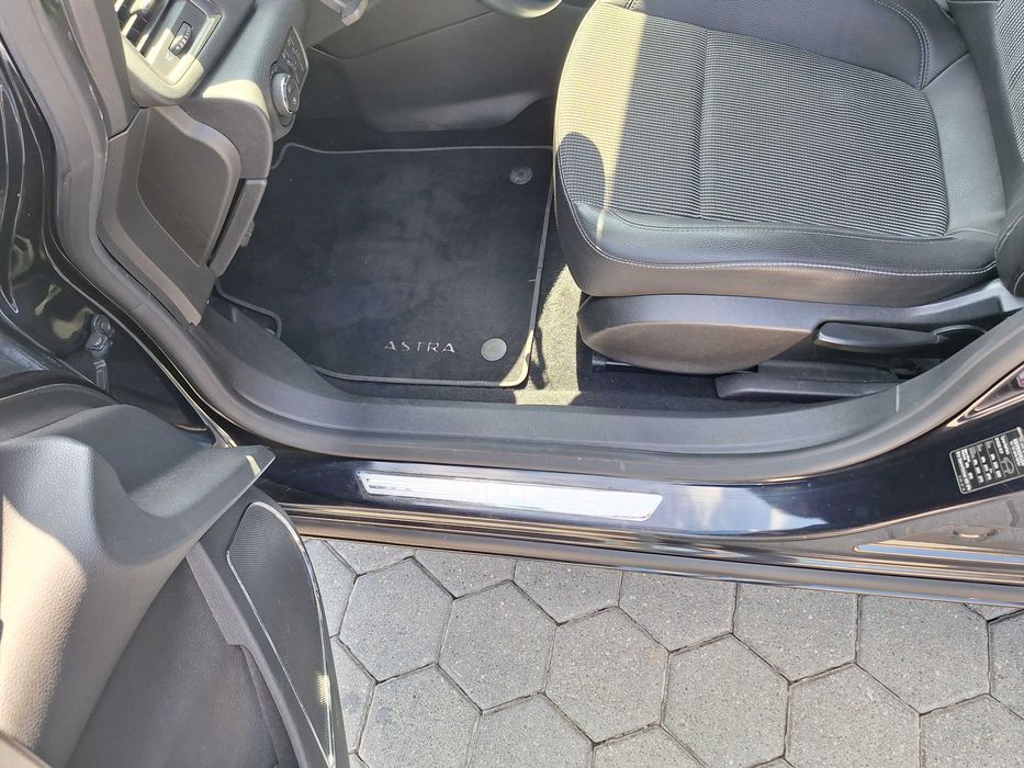 OPEL ASTRA SPORT TOURER  2011