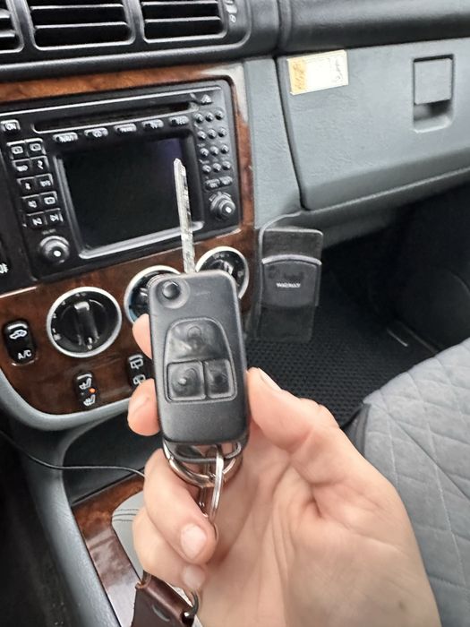 Свій  автомобіль Mercedes-Benz M-Клас, двигун 3.2!
