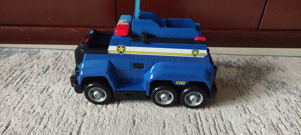 Camião polícia patrulha pata