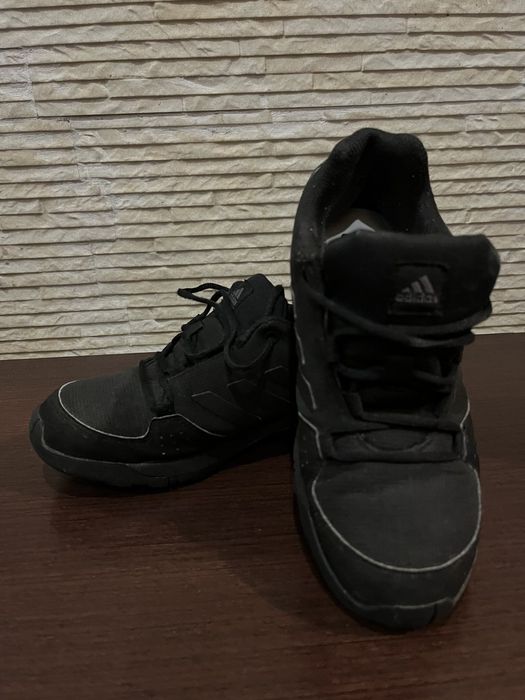 Кросівки бренду Adidas