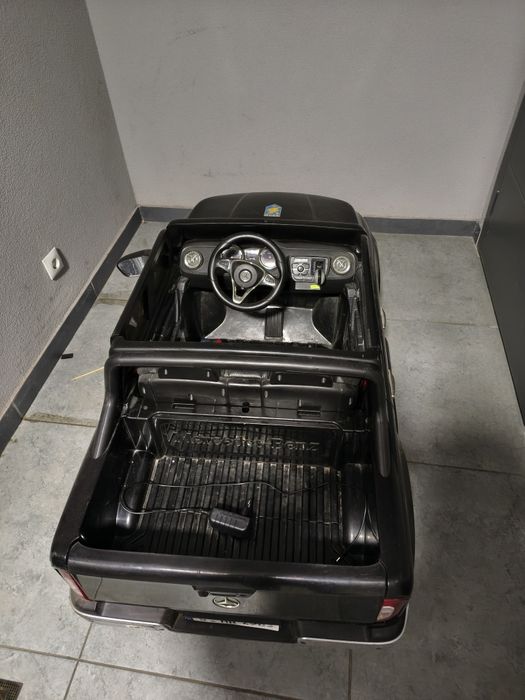 Продам дитячий електромобіль