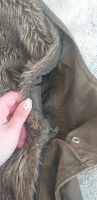 ocieplana kurtka zimowa parka z futrem Bershka