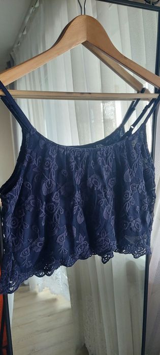 Granatowy croptop top koronka róże hafty New Yorker XS 34