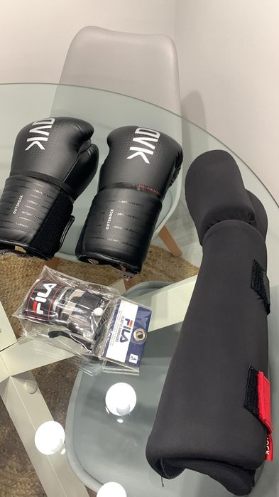 Luvas e caneleiras muay thai
