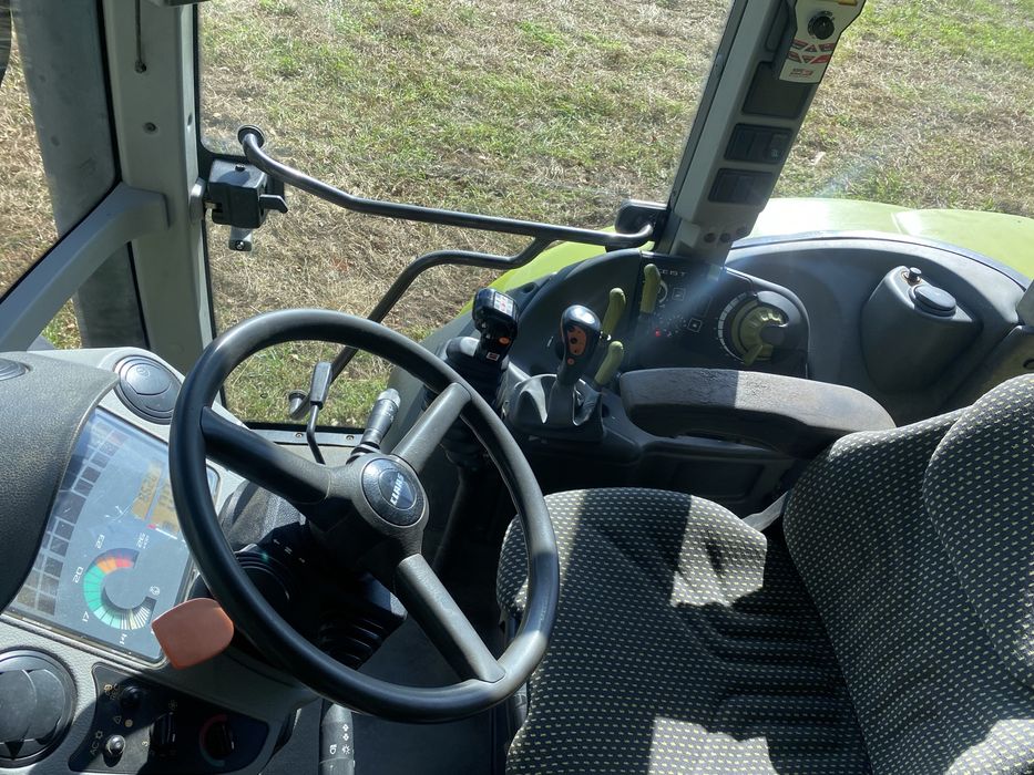Traktor CLAAS ARES 557 ATZ . TUR . Sprowadzony