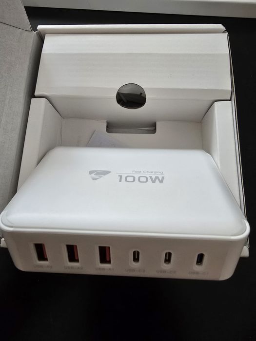 Szybka ładowarka USB-C Aione o mocy 100w