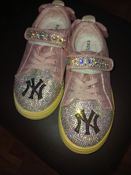 Кросівки дитячі для дівчинки.