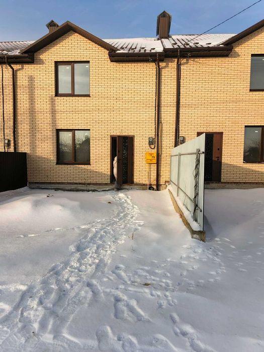 Продається таунхаус з терасою на Старому Місті 2154