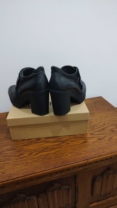 Buty damskie skórzane czarne półbuty trzewiki botki 38/39 Ryłko