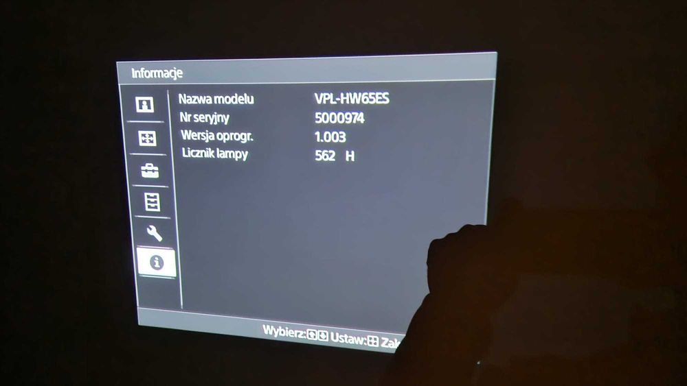 Sony VPL-HW65ES (Tylko 560h! Jak NOWY) + Ekran Suprema 92" + Uchwyt