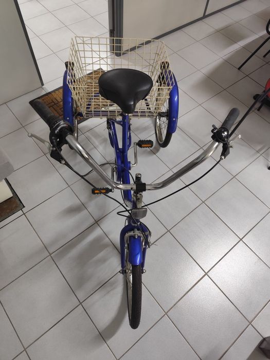 Triciclo Azul com cesto