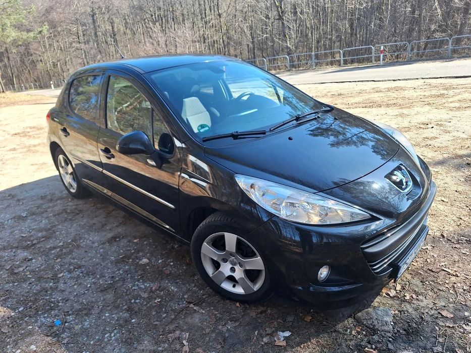 Peugeot 207 Peugeot 207 2010 1.6 benzyna, klimatyzacja, tempomat, niski przebieg