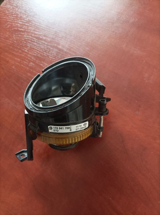 Галогенка  противотуманка Volkswagen skoda