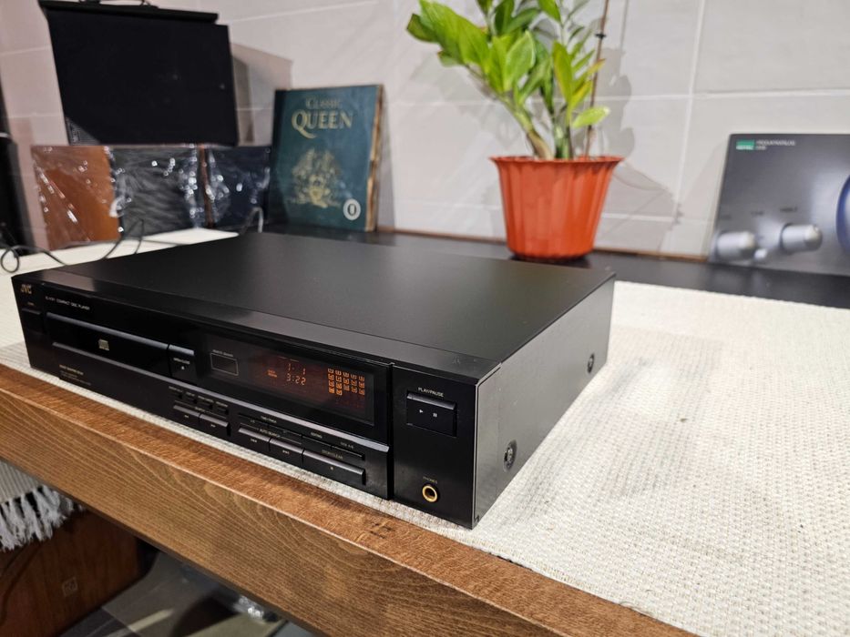 CD-програвач JVC XL-V311BK 18-біт