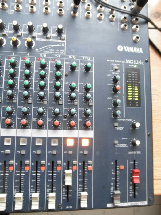 Mikser estradowy YAMAHA MG 124 C. Mixer.