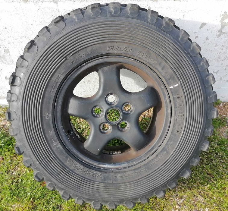 Jantes e pneus M/T para Jipes.