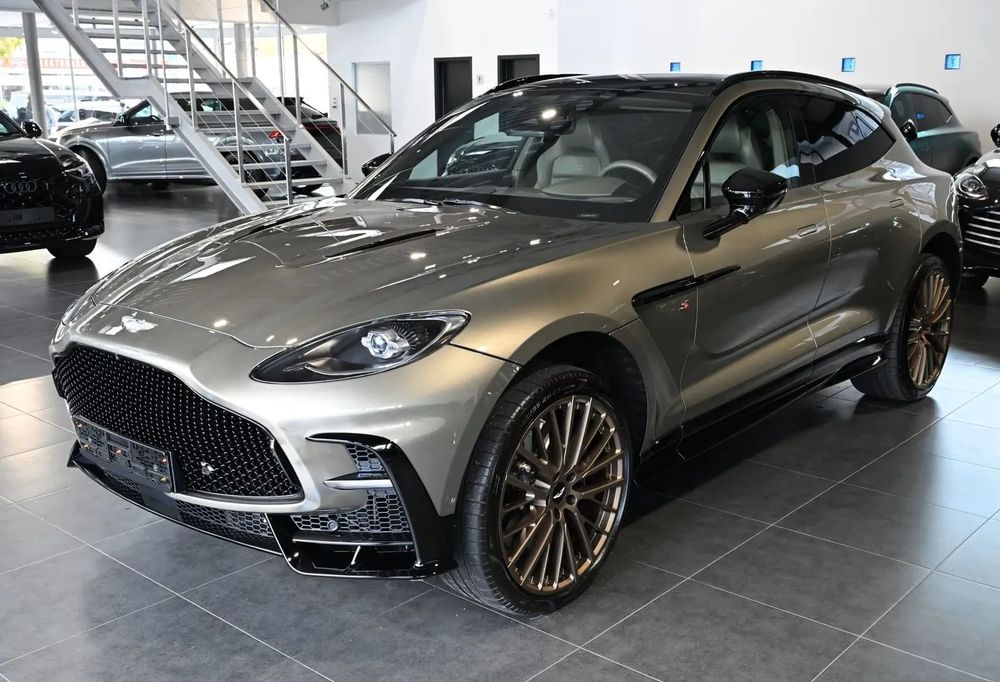 Aston Martin DBX707