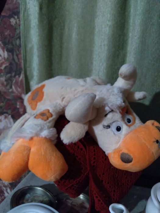 Детская игрушка для конфет коровка