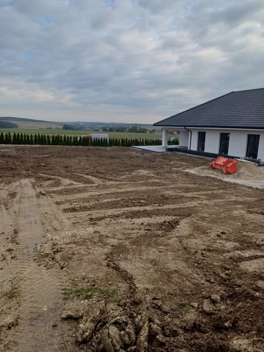 Montaż ogrodzeń panelowych modułowych prace ziemne