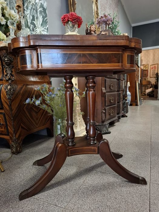 Mesa de Jogo Clássica. Oferecemos a entrega na zona de Lisboa.