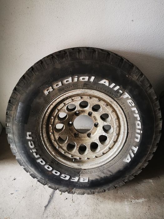 Jante 15" com pneu 31x10.50