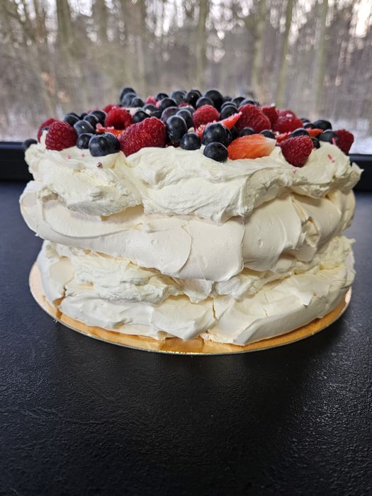 Bezy, Pavlova, Torty bezowe