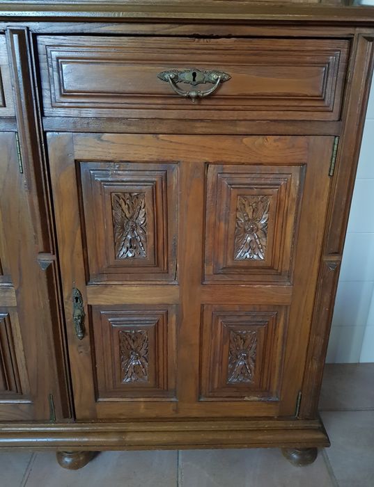 Louceiro de 4 portas antigo