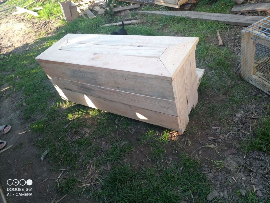 Gniazda dla kur wysuwane z szufladką na jaja z drewna litego