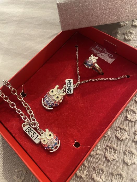 Conjunto colar + pulseira + anel Claire's