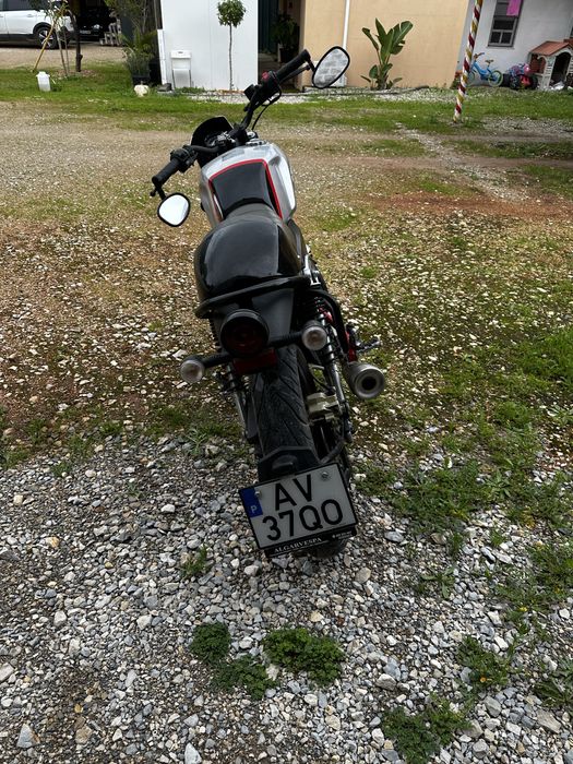 Moto 125cc marca UM scrambler X