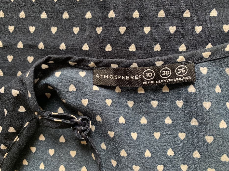 Top azul marinho, estampado corações, tam 38
