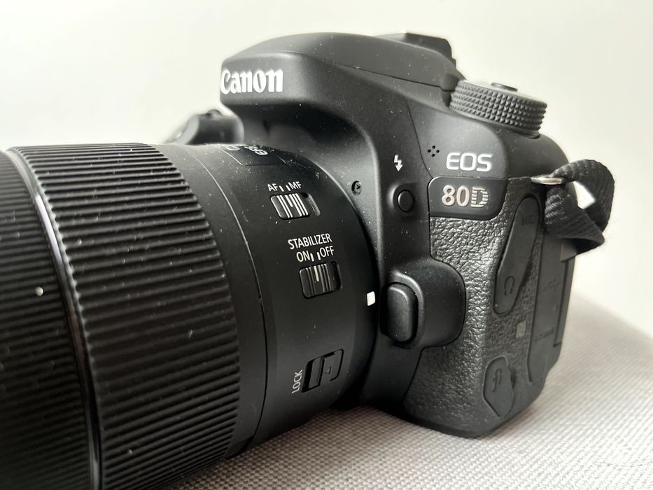 Lustrzanka Canon 80D + obiektyw EF-S 18-135 USM zestaw jak nowy zestaw