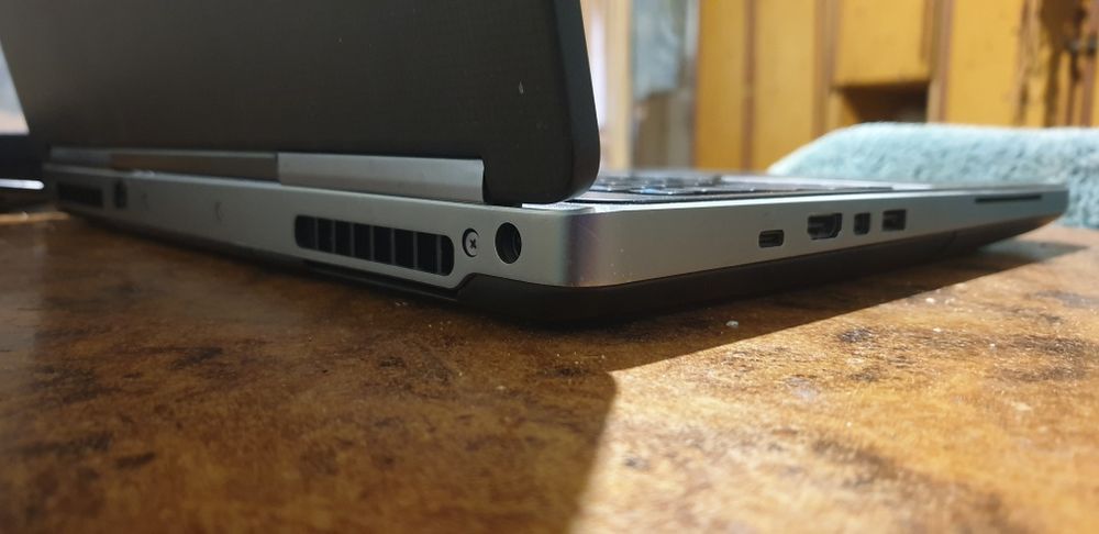 Для работы с графикой/видео DELL Precision 7510_ IPS, Core i7, SSD+HDD