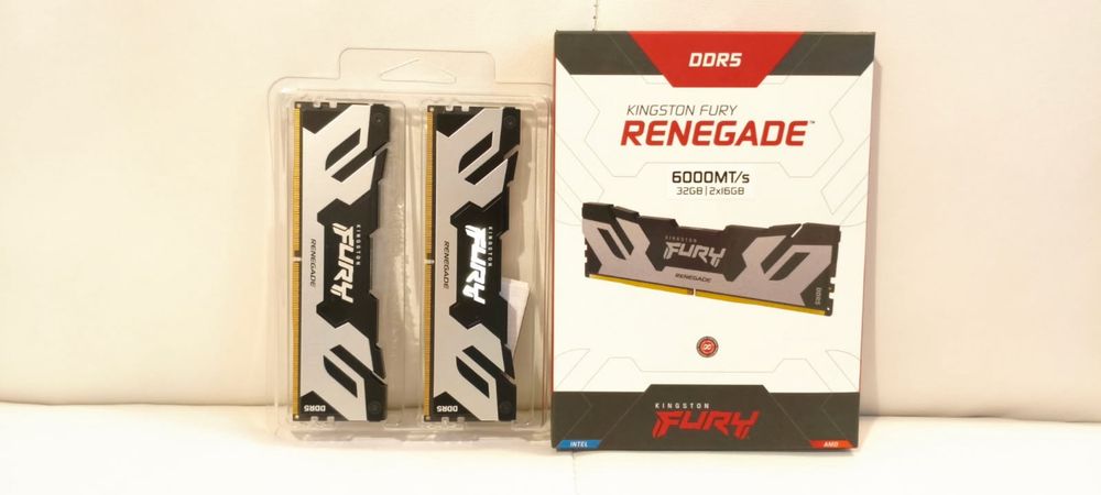 Części komputerowe w stanie idealnym