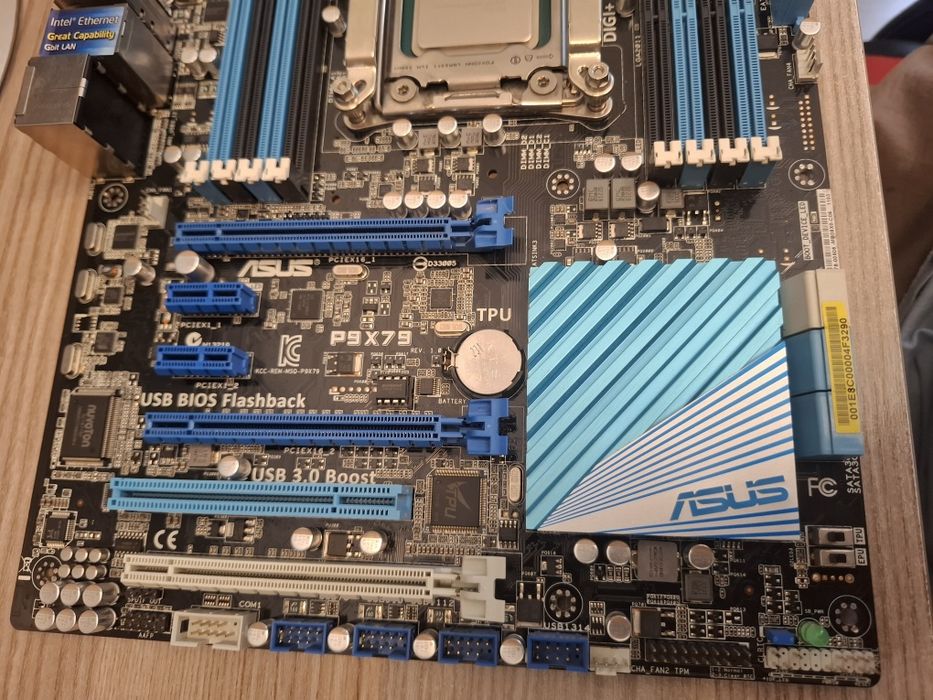 Płyta główna ASUS P9X79 z CPU
