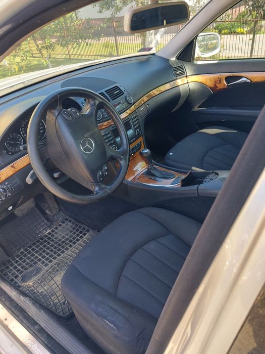 Mercedes-Benz E220